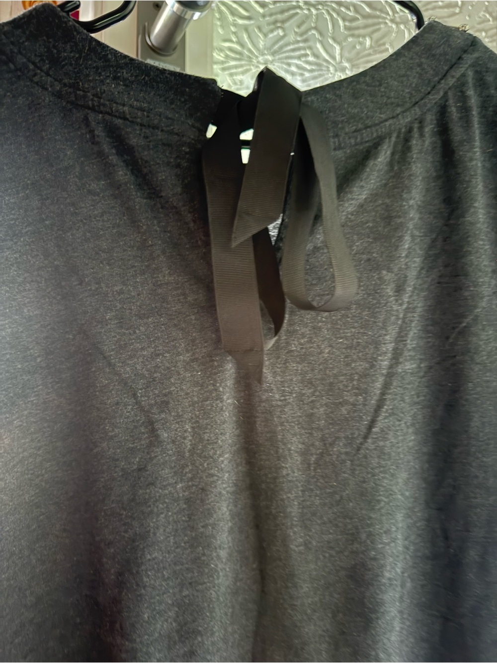 Simply Vera Vera Wang Charcoal Short-Sleeve Top with Jeweled Neckline. New - Picture 5 of 5